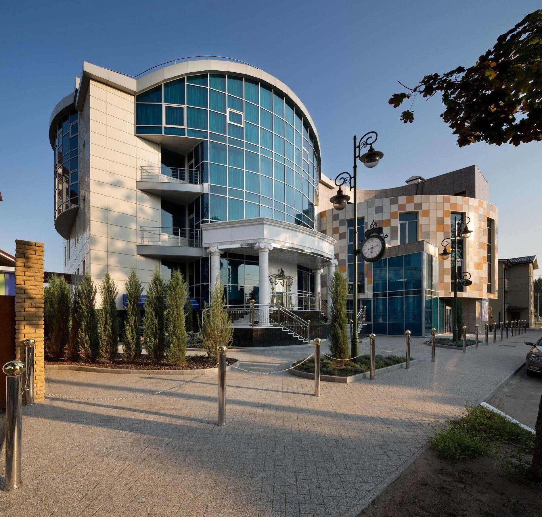 Iris Art Hotel Jarkov Exterior foto